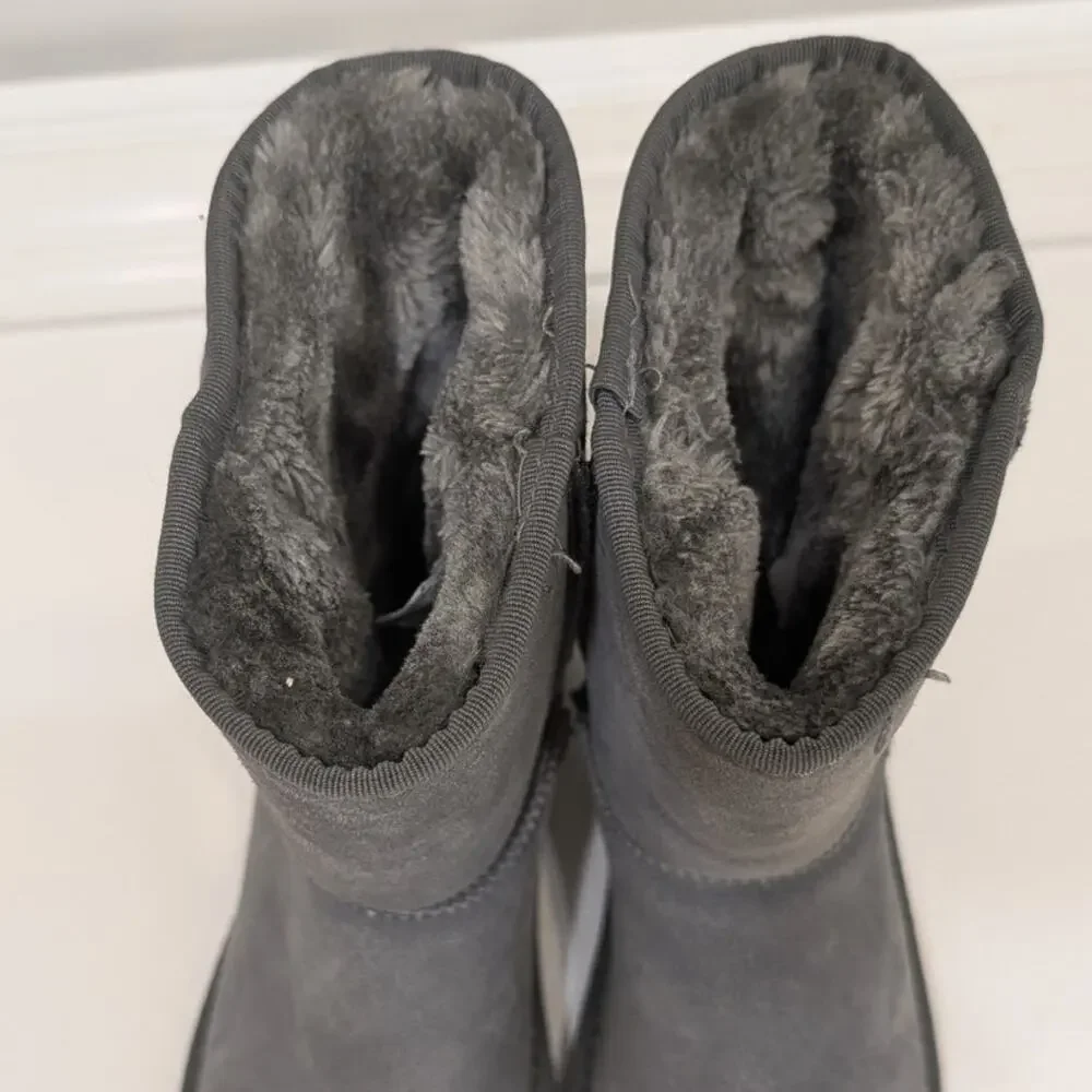 UGG Australia Classic Short II Grey Suede EUC Versatile Cozy Lounge - Size 8